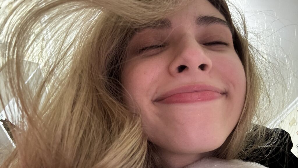 EllieCruze